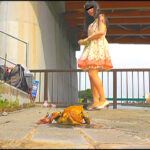 ＜痴女＞ 白ハイヒールとサンダルでヒキガエルを踏み殺す女王様！ 【DUGA】