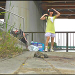 ＜痴女＞ 短靴やサンダルでヒキガエルを踏むあどけない女の子！ 【DUGA】