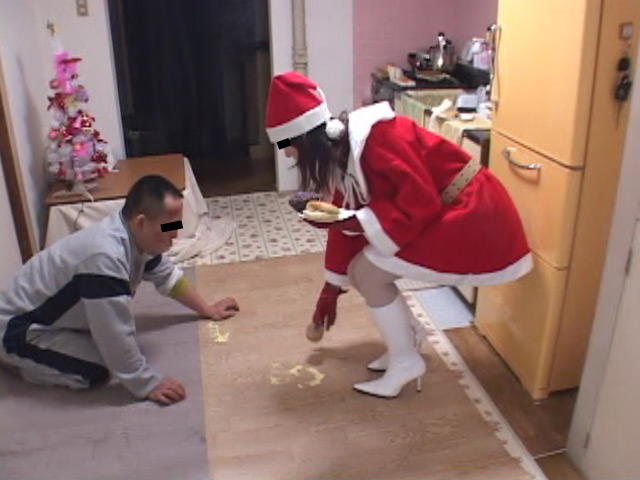 ＜痴女＞ サンタ女王様の白ブーツ踏み潰し 【DUGA】