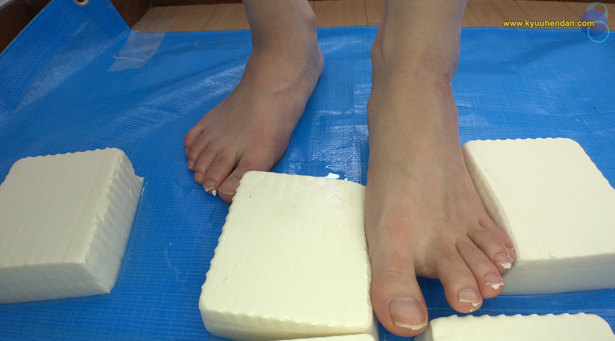 ＜痴女＞ 倉科ちゃんの豆腐ラッシュ 裸足 【DUGA】