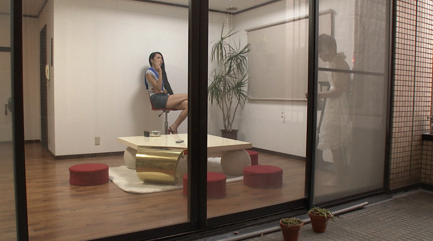 ＜痴女＞ 水責め逆さ吊りの恐怖 絶対服従のエプロン奴隷 【DUGA】