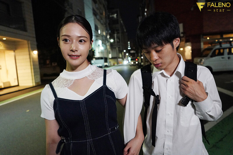 【痴女】 終電を逃してバイトの先輩の家に泊まった童貞の僕…ノーパンノー...