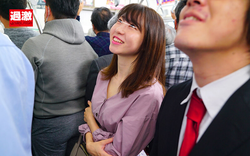 【痴女】 夫の横で痴●され腰をクネらせ発情した妻は自らチ○ポを求めて無...