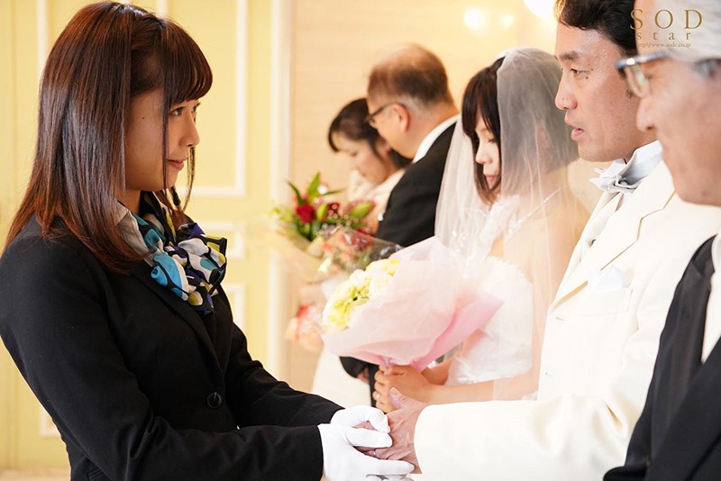 【痴女】 紗倉まな 結婚式最中の新郎に強●中出しさせる美人ウェディング...
