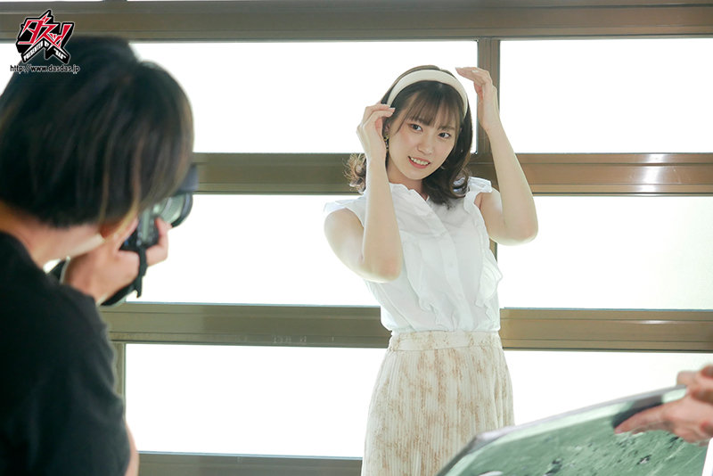 【痴女】 彼女の親友でもある元同級生に身も心も寝取られ、雌イキまでさせ...