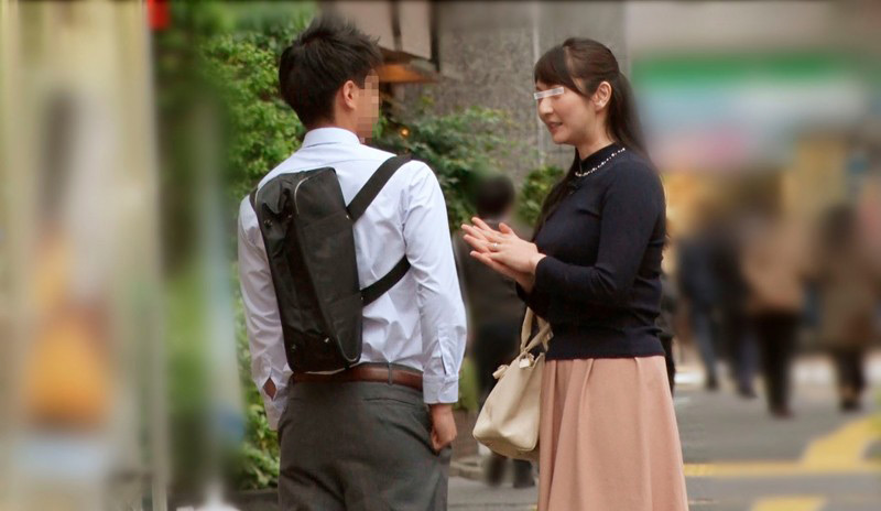 ＜痴女＞ 一般男女モニタリングAV 絶倫巨乳妻が逆ナンパ体験 【DUG...