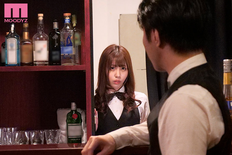 【痴女】 「店長、今日は帰らせないから…」時短営業逆NTR 閉店後、妻...