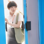 ＜痴女＞ グッズ事業部 柴崎はる マジックミラー号に初めての乗車 【DUGA】