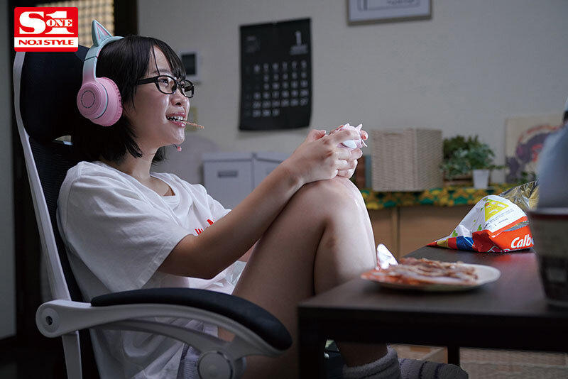 【痴女】 引きこもりニート彼女のマ〇コを好き放題使ったら、一晩中犯●れ...