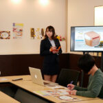 【痴女】 インターン大学生のゆらちゃんはノーハンドフェラでチ○ポをギンギンにして精子をごっくんしちゃうビッチだった… 日向ゆら ＜FANZA＞