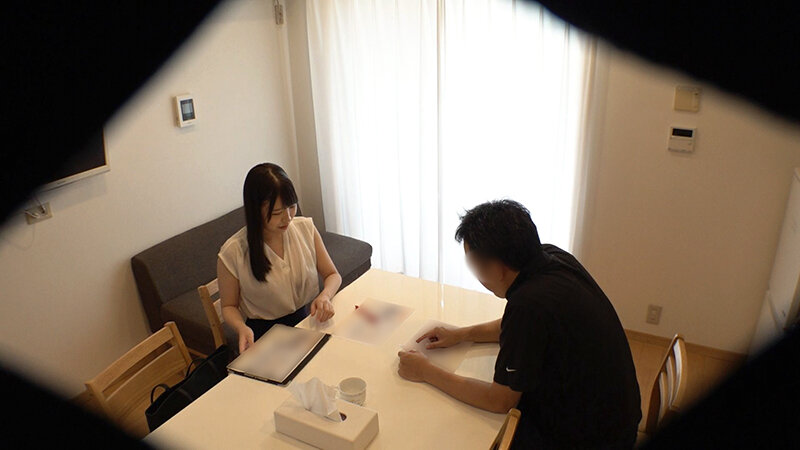 【痴女】 【盗撮】打合せそっちのけで昼間から生ハメSEXをしてしまう新...