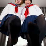 【痴女】 【VR】メスガキ女子校生二人に足蹴にされるパンストM性感 ＜FANZA＞