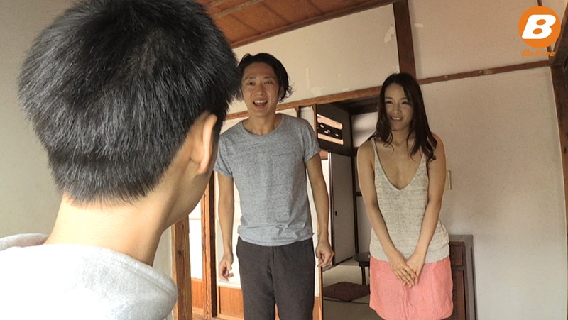 【痴女】 転勤で田舎に引っ越した僕は、下に住む大家の奥さんに毎日誘惑さ...