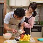 【痴女】 もしも！男性限定のマンツーマン料理教室の先生が美人で巨乳でド淫乱だったら？ 穂花あいり ＜FANZA＞