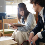 【痴女】 田舎から帰省したら昔は地味だった学級委員長のあの娘が豹変してた！ 1泊2日で10発中出しするまで何度も勃起させちゃうヤリマンGALビッチとの思い出 二葉エマ ＜FANZA＞