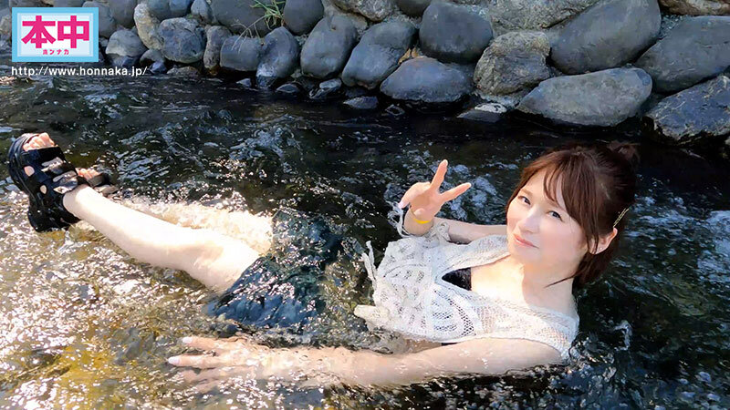 【痴女】 男2女2で職場の後輩たちと一緒に河原BBQに行く予定が、前日...