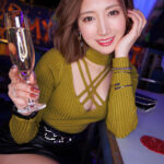 【痴女】 イッキできたらヌイてあげる ハシゴ酒でカラミ酒！飲み屋で逆ナン！その場でコリコリ！酔うと乳首とチ○ポを犯したくなるビッ痴お姉さんのM男お持ち帰りベロ酔いチクパコ性交 加美杏奈 ＜FANZA＞