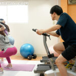 【痴女】 美尻と魔性の微笑みで僕を誘惑する人妻パーソナルトレーナー 逆NTR 波多野結衣 ＜FANZA＞