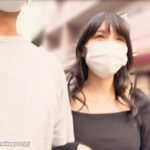 【痴女】 え、ここで！？30日間禁欲させた人妻が夜まで我慢できず、舐めマン痴女化！下品なバキュームフェラデート 岬さくら ＜FANZA＞