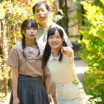 【痴女】 姪っ子たちとの温泉旅行で一緒に男湯入浴中、ちびっ子W尻挟み撃ちで10発イタズラ射精させられまくったボク 松本いちか 工藤ララ ＜FANZA＞