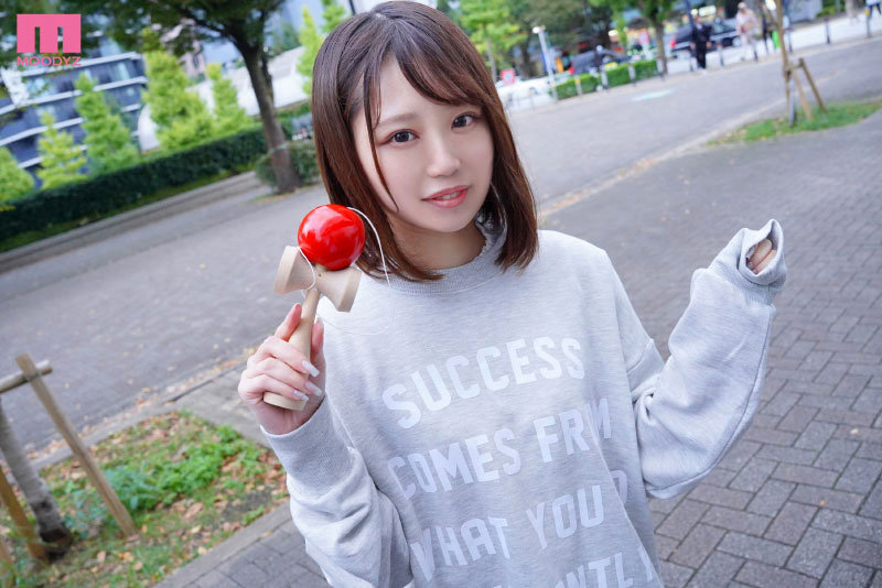 【痴女】 街中で目にする普通な子 でも、結構エロい…かも。 学校、職場...