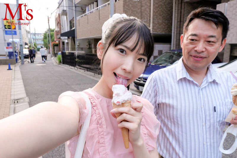 【痴女】 おじさんのオチ○ポキャンディちゅぱちゅぱさせて ロ○っ娘フェ...