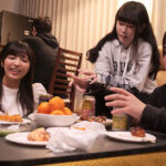 【痴女】 彼女、帰ってくる前にもう1回しちゃう？ 彼女が不在の数日間、非モテなボクは彼女の親友のあかりの誘惑に耐え切れず朝から晩まで何回も何回も中出しセックスしてしまった…。 根尾あかり ＜FANZA＞