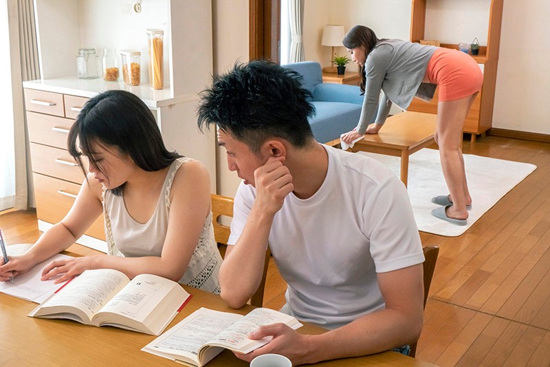 【痴女】 彼女に内緒で彼女の母ともヤってます… 滝川恵理 ＜FANZA...