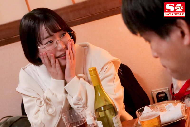 【痴女】 地味な大学サークルの先輩が酔うと…僕の耳も口も乳首も股間も舐...