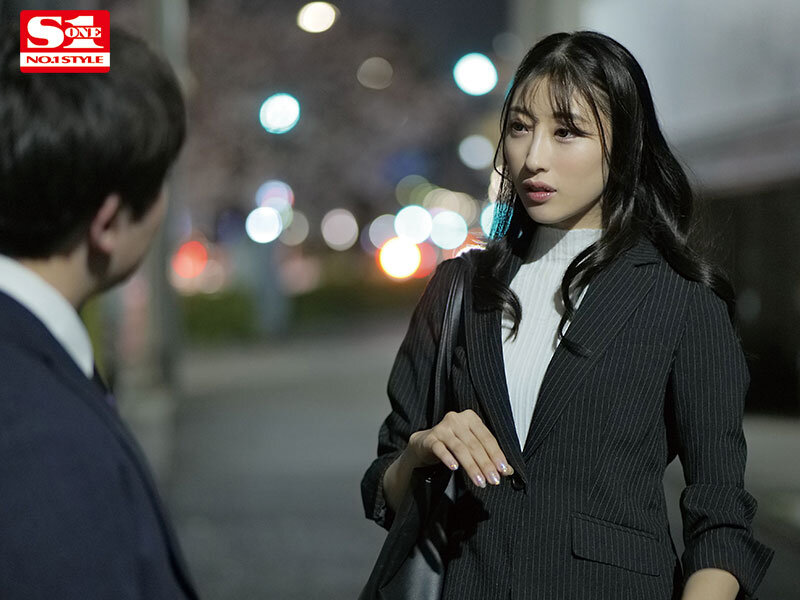 【痴女】 憧れの美脚上司と出張先でまさかの旅館相部屋…酔ってはだけた浴...