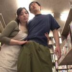 【痴女】 本屋でエロ本を立ち読みして勃起してしまった僕。これはマズイと周りをうかがうと巨乳でソソる女店員と目が合ってしまった。彼女の視線を感じながらますます勃起していると、後ろから巨乳を押しつけ僕の乳首や股間を触ってくる。 ＜FANZA＞