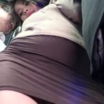 【痴女】 満員バスで人妻のボインが思春期少年の体に密着！2パンパンに腫れたチ○ポを股間に感じて奥様のハァハァも止まらない。車内でグリグリ挿入させられちゃった！ ＜FANZA＞