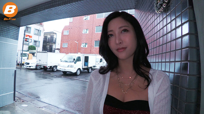 【痴女】 彼女のお姉さんは超ビッチでヤリマン！ 彼女が不在の間を狙って...