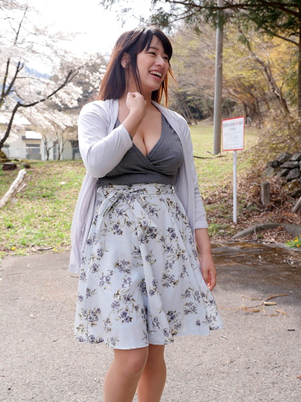 【痴女】 おっぱい108センチKカップ女優 春菜はなが温泉旅館にナマ潜...