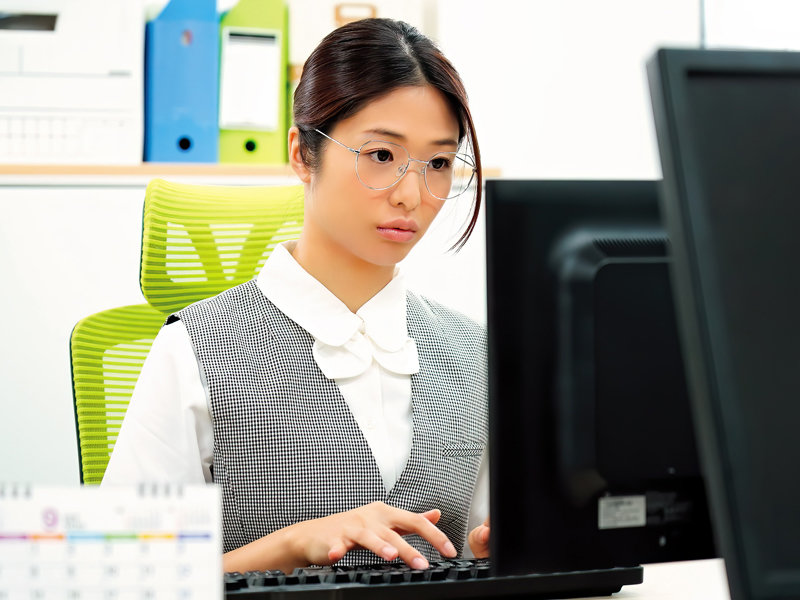 【痴女】 行き遅れた三十路女に気のある素振り見せたらマジ惚れされて一発...