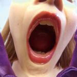 【痴女】 主観で口臭や体臭を嗅がせてくれた後にカラフルグローブで手コキしながら乳首を舐める ＜FANZA＞