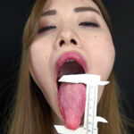 【痴女】 唾液滴る肉厚舌で挑発する淫乱美女 ＜FANZA＞