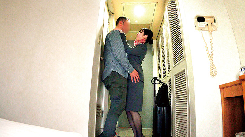 【痴女】 すんごいカラダの絶倫CA≪27才≫を30日間以上禁欲させた結...