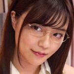 【痴女】 すぐそばに彼女がいるのに美乳を密着させて誘惑してくる 文系妹はささやき淫語痴女 奏音かのん ＜FANZA＞