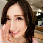 【痴女】 友達の巨乳お母さんが淫語で鼓膜を犯しながらこっそり中出しを誘惑 JULIA ＜FANZA＞