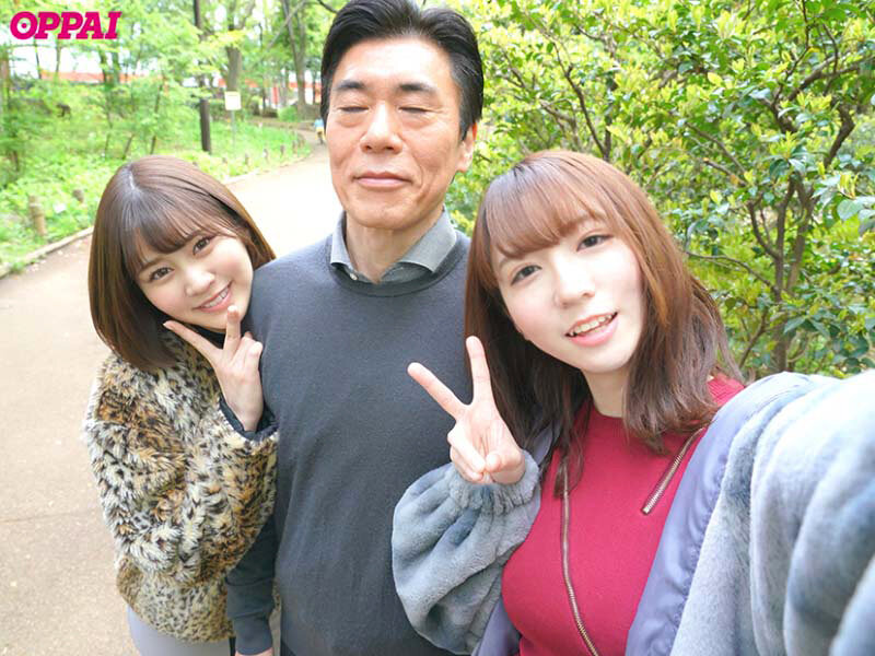 【痴女】 え、こんな場所で挟み撃ち！？声が出せない状況で強●射精・男潮...