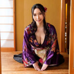 【痴女】 超VIP貸し切り隠れ宿 Hカップ若女将のデカパイ回春おもてなし！即パイズリ即SEX最高の中出し射精体験 佐山愛 ＜FANZA＞