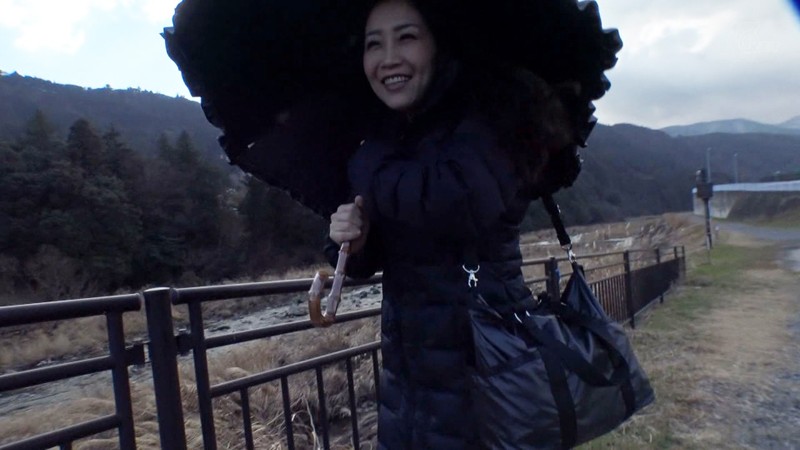 【痴女】 自慢のBODYを惜しげもなく晒すスケベ女とのエロエロ温泉デー...