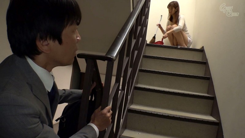 【痴女】 ノーブラノーパンで挑発してくるスケベ奥さんが隣に引っ越してき...