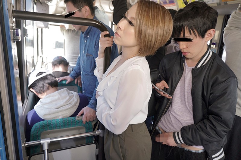 【痴女】 「痴●した少年を死角に連れ込み精子が出なくなるまで説教射精さ...