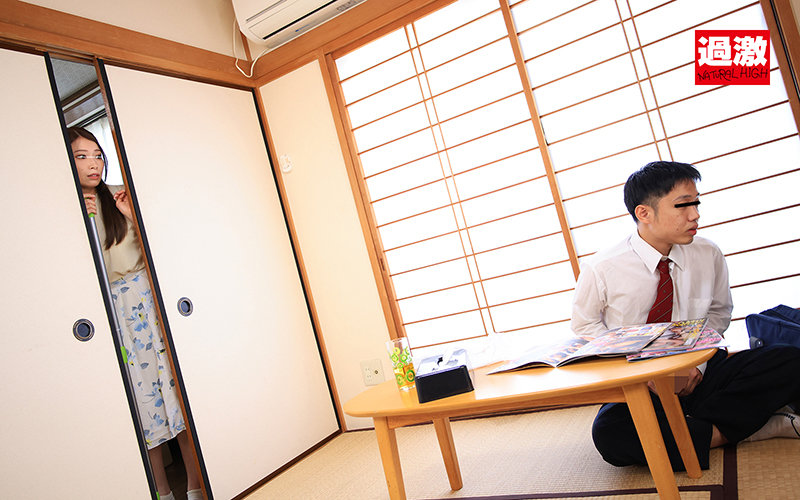 【痴女】 父が煙草を吸うたびに底なし性欲の義母に何度も性教育中出しをさ...