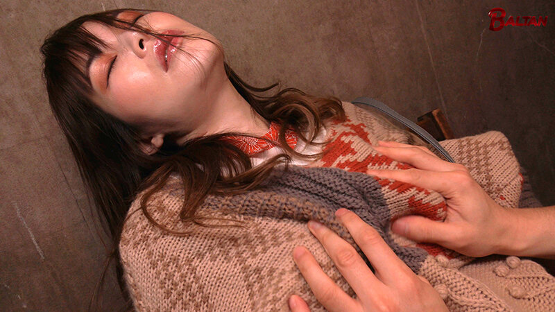 【痴女】 ホテルに連れ込む男を拘束し精液を一滴残らず搾り取る猛獣痴女 ...