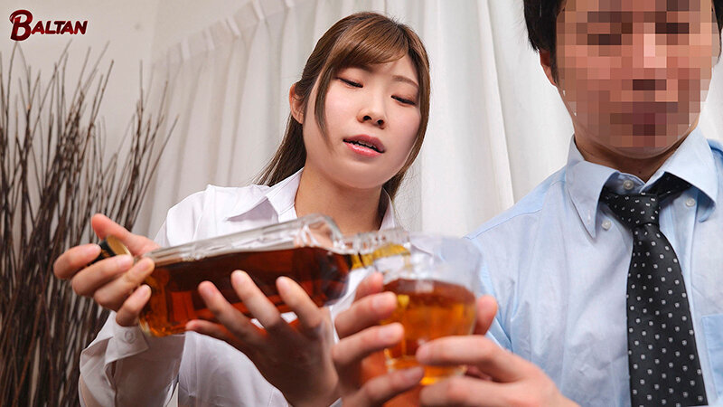 【痴女】 出張先で相部屋になった奥手な上司を誘惑し限界まで射精させるO...