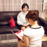 【痴女】 高級エステで巻き起こる優美な妻と凄腕エステティシャンの淫乱物語。 紫月ゆかり ＜FANZA＞