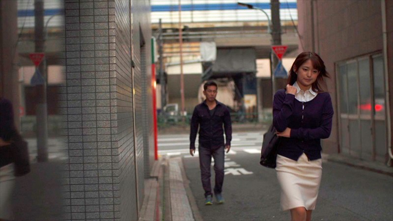 【痴女】 監視カメラに映った凄エロ痴女OL 渚みつき ＜FANZA＞